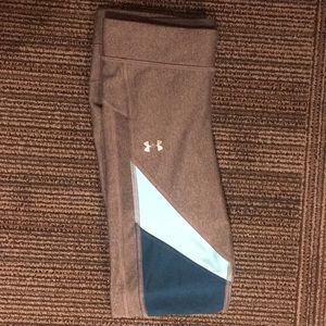 UnderArmour HeatGear 7/8 Colorblock Leggings. NWOT